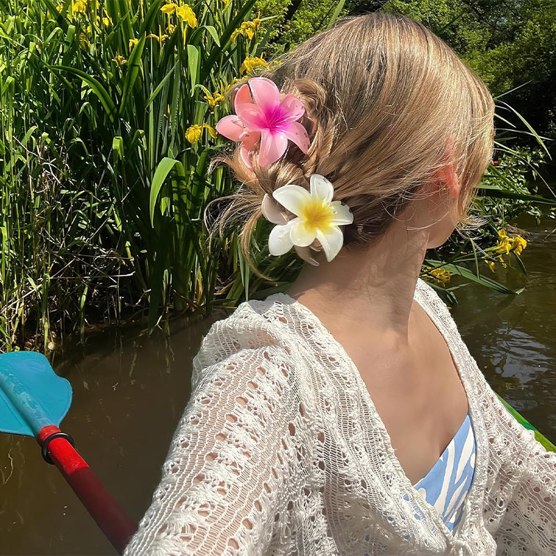 Blaudonau- Egg flower hair clip