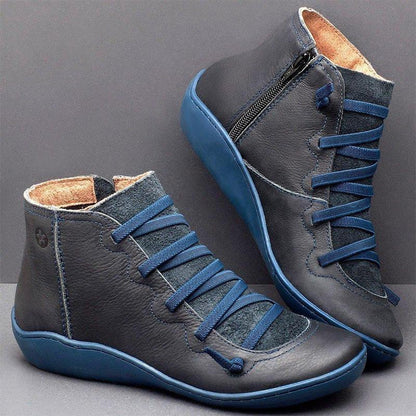 Blaudonau- Einfarbige flache Fersenstiefel blau