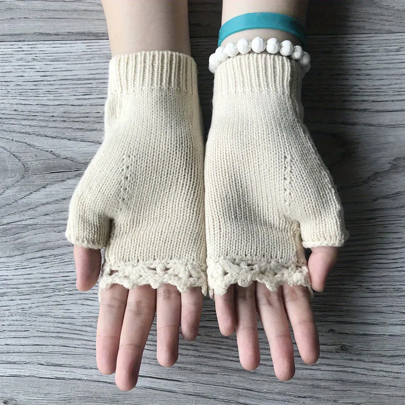 Blaudonau- Handbestickte Handschuhe