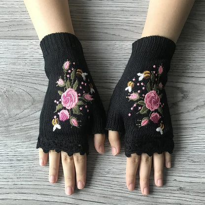 Blaudonau- Handbestickte Handschuhe