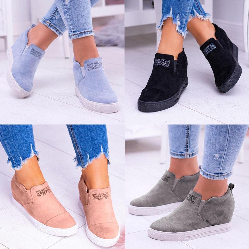 Blaudonau- Buchstaben Slip-on-Turnschuhe mit Keilabsatz