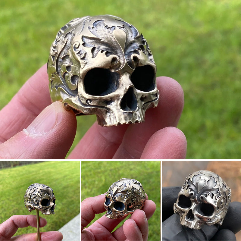 Blaudonau- Barocker Ring mit Totenkopf-Schnitzerei