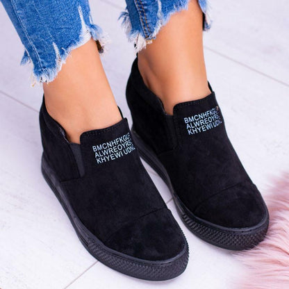 Blaudonau- Buchstaben Slip-on-Turnschuhe mit Keilabsatz SCHWARZ