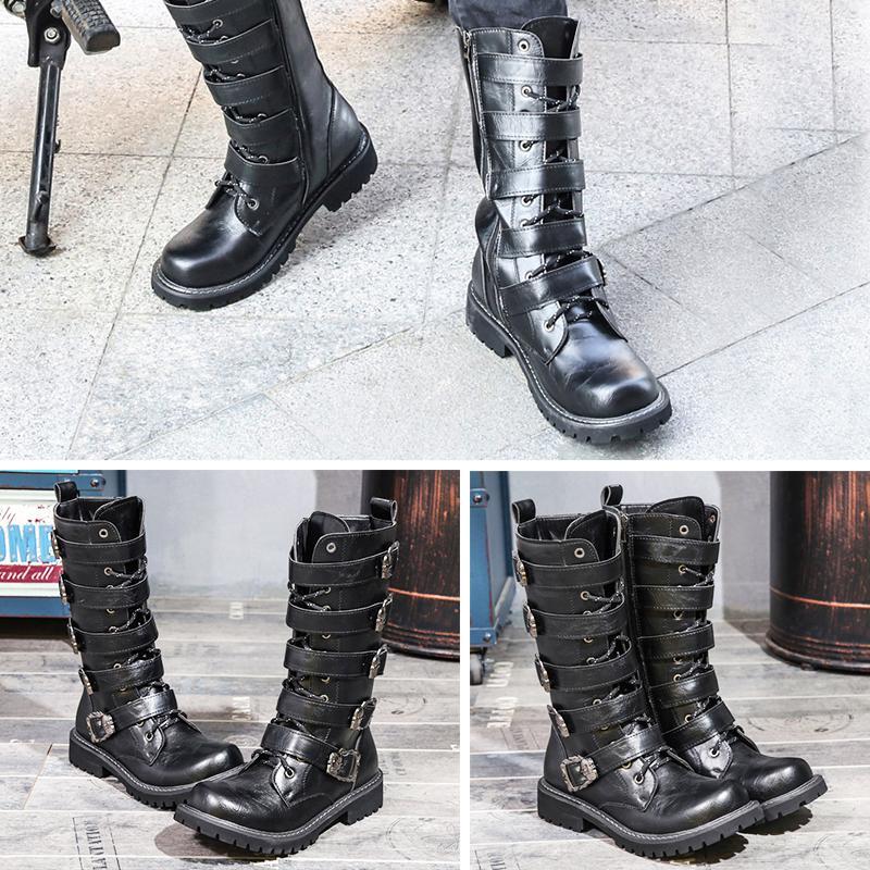 Blaudonau- Schädel schnallt Motorradstiefel