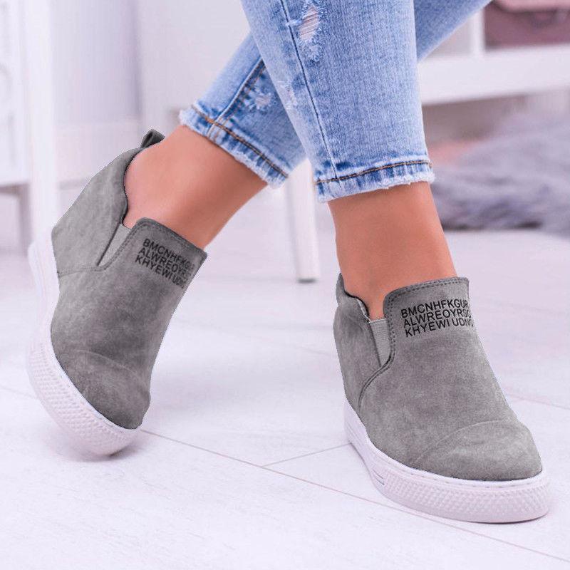 Blaudonau- Buchstaben Slip-on-Turnschuhe mit Keilabsatz