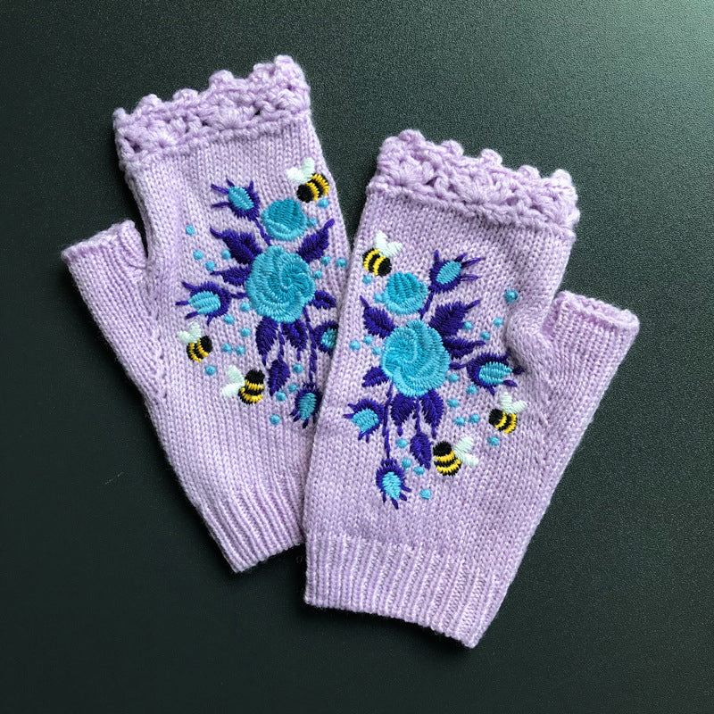 Blaudonau- Handbestickte Handschuhe Hellviolett