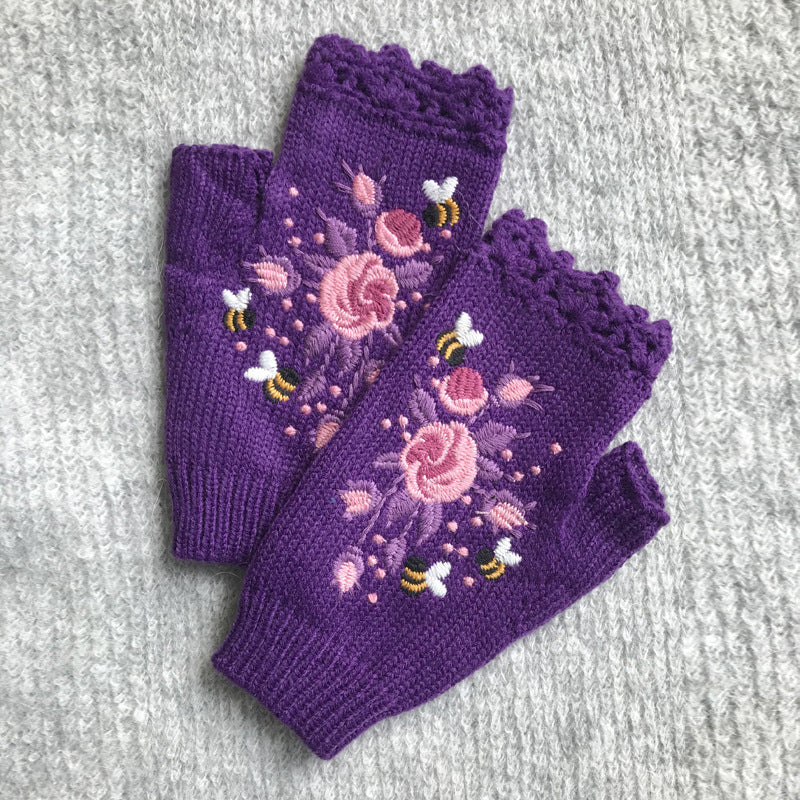 Blaudonau- Handbestickte Handschuhe Dunkelviolett