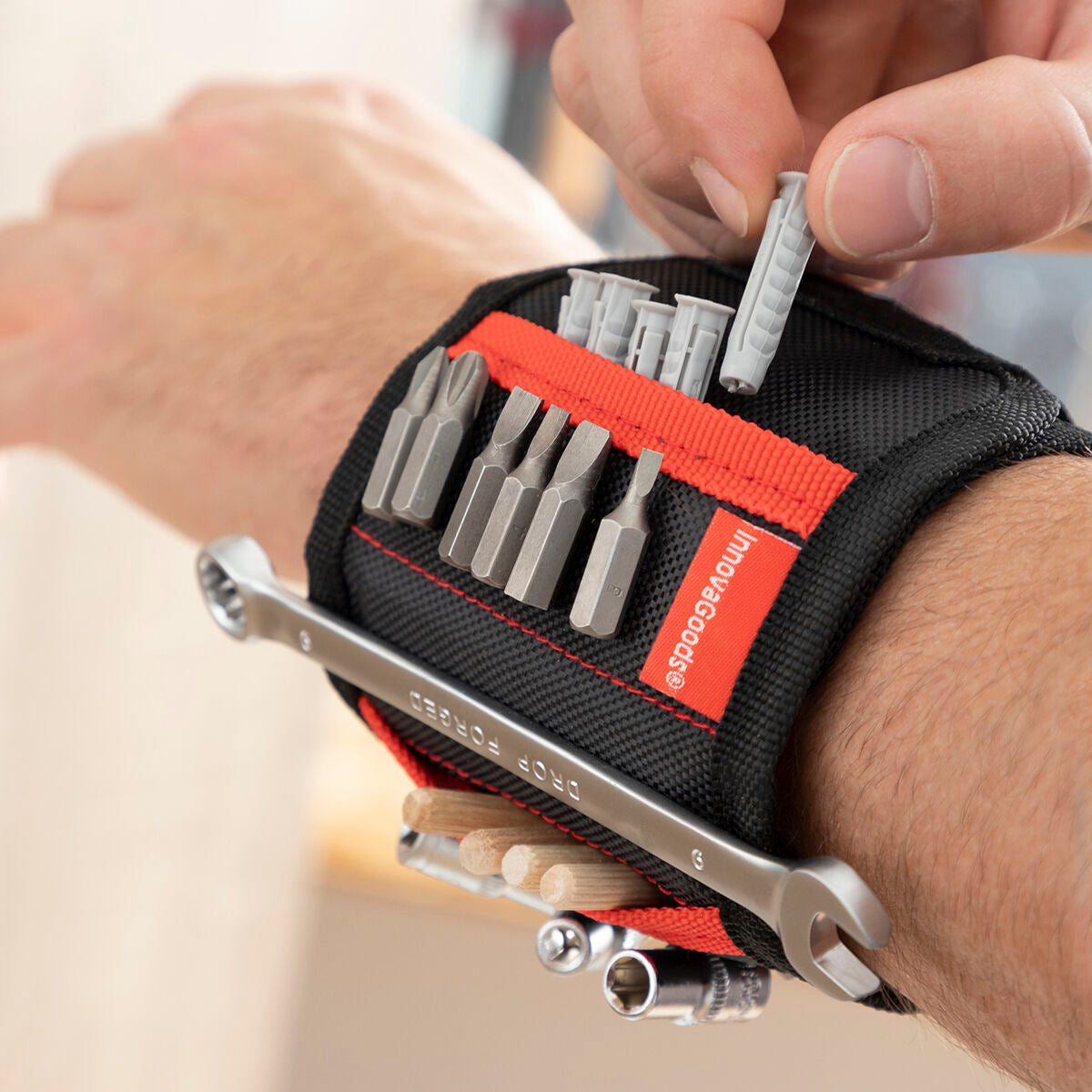 Blaudonau- Magnetisches Heimwerkerarmband WrisTool InnovaGoods